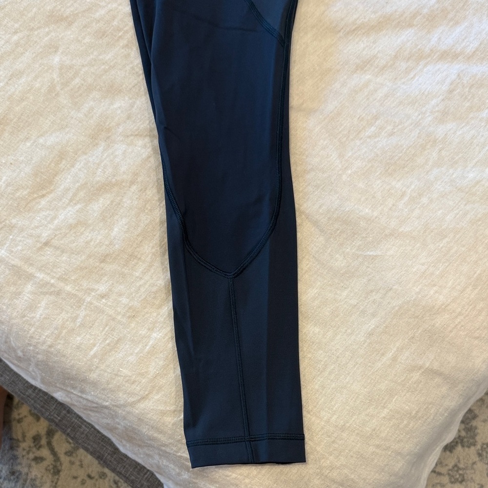 Navy lululemon leggings with pockets size 14 - Picture 3 of 5